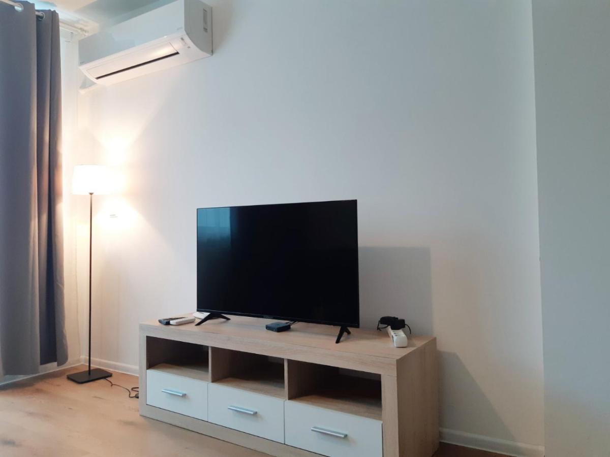 Huge Apartment With A Parking Space In The Same Building Sofya Dış mekan fotoğraf